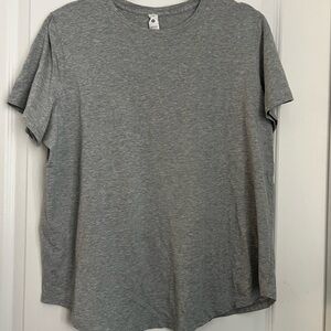 Women’s Lululemon workout tee